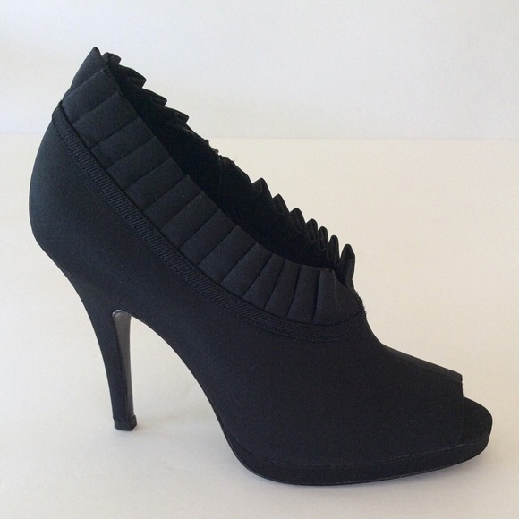 Nina Shoes - NINA ELINKA SATIN RUFFLE PEEP TOE HEELS SIZE 8.5